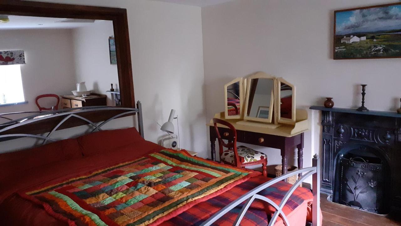 The Rockhouse - Cosy Stone Built Thatch Cottage Dungloe Εξωτερικό φωτογραφία